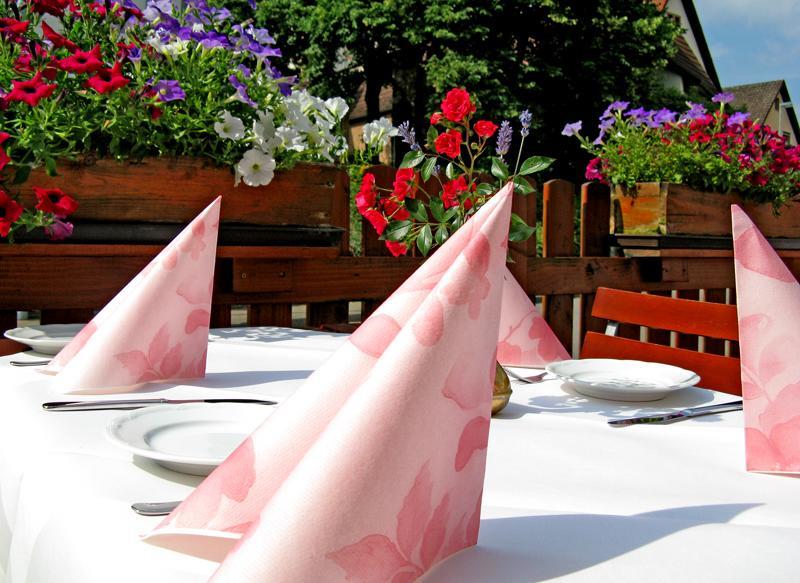Pfaffenweiler Hotel Restaurant Engel מראה חיצוני תמונה